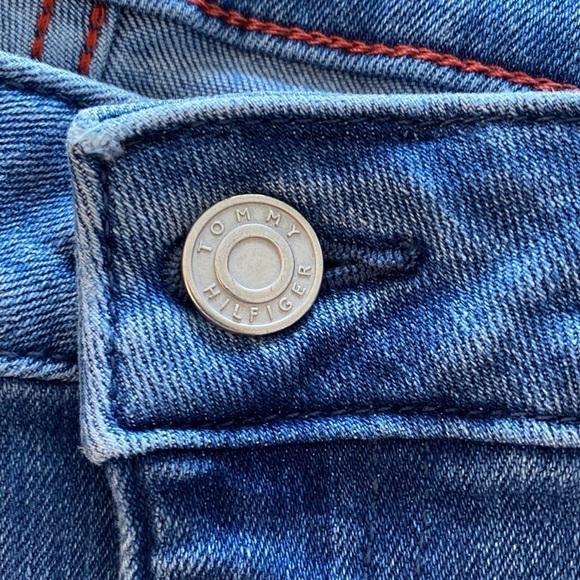 Tommy Hilfinger denim leggings with cute zippers on hem. Size 14.
C - Picture 15 of 16